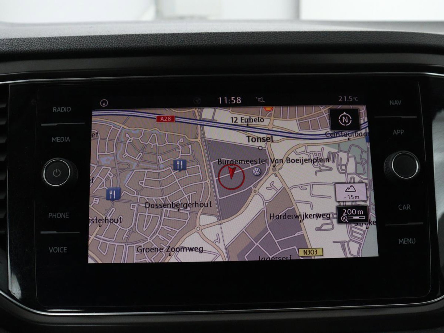 Volkswagen T-Roc 1.5 TSI Style Business | Trekhaak | Stoelverwarming | Camera | Carplay | Adaptive cruise | Navigatie | Parkeerhulp | DAB | Bluetooth | Climate control