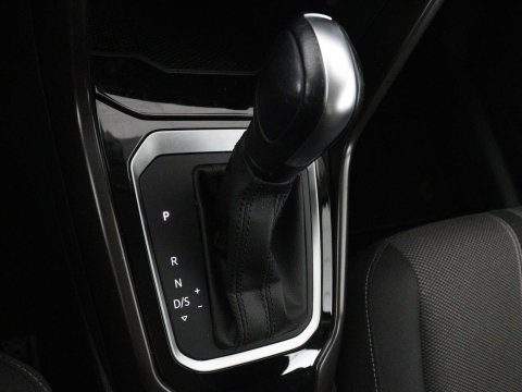Volkswagen T-Roc 1.5 TSI Style Business | Trekhaak | Stoelverwarming | Camera | Carplay | Adaptive cruise | Navigatie | Parkeerhulp | DAB | Bluetooth | Climate control