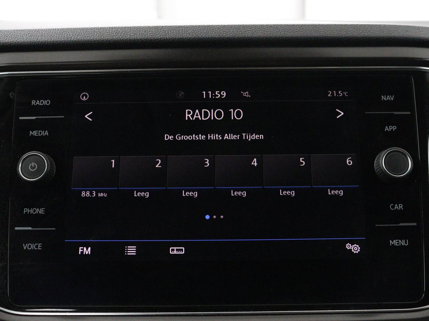 Volkswagen T-Roc 1.5 TSI Style Business | Trekhaak | Stoelverwarming | Camera | Carplay | Adaptive cruise | Navigatie | Parkeerhulp | DAB | Bluetooth | Climate control