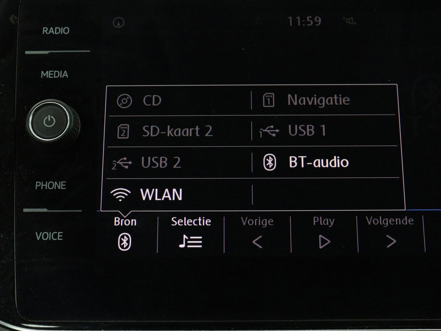 Volkswagen T-Roc 1.5 TSI Style Business | Trekhaak | Stoelverwarming | Camera | Carplay | Adaptive cruise | Navigatie | Parkeerhulp | DAB | Bluetooth | Climate control