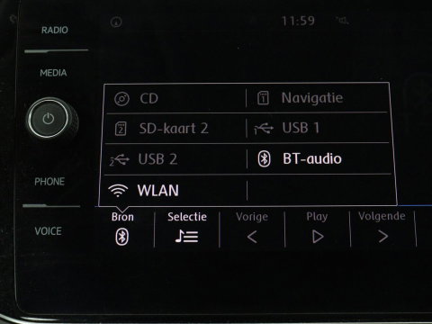 Volkswagen T-Roc 1.5 TSI Style Business | Trekhaak | Stoelverwarming | Camera | Carplay | Adaptive cruise | Navigatie | Parkeerhulp | DAB | Bluetooth | Climate control