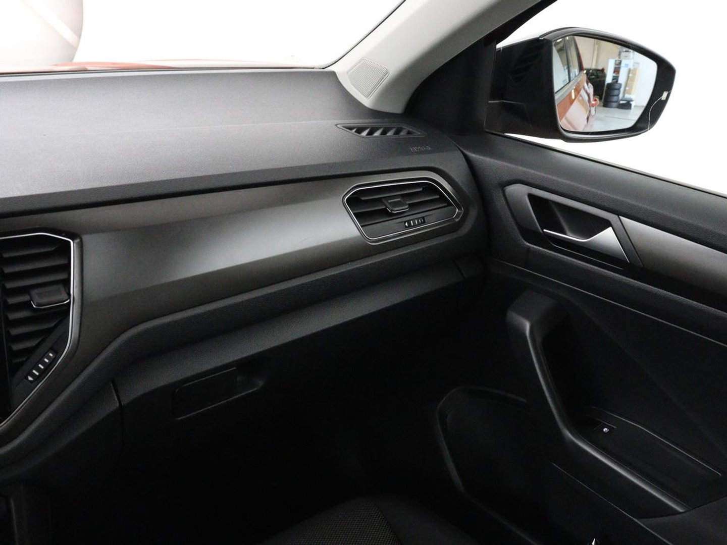 Volkswagen T-Roc 1.5 TSI Style Business | Trekhaak | Stoelverwarming | Camera | Carplay | Adaptive cruise | Navigatie | Parkeerhulp | DAB | Bluetooth | Climate control