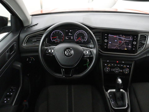 Volkswagen T-Roc 1.5 TSI Style Business | Trekhaak | Stoelverwarming | Camera | Carplay | Adaptive cruise | Navigatie | Parkeerhulp | DAB | Bluetooth | Climate control