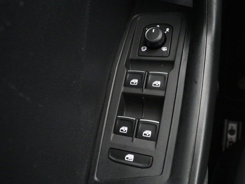Volkswagen T-Roc 1.5 TSI Style Business | Trekhaak | Stoelverwarming | Camera | Carplay | Adaptive cruise | Navigatie | Parkeerhulp | DAB | Bluetooth | Climate control
