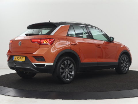 Volkswagen T-Roc 1.5 TSI Style Business | Trekhaak | Stoelverwarming | Camera | Carplay | Adaptive cruise | Navigatie | Parkeerhulp | DAB | Bluetooth | Climate control
