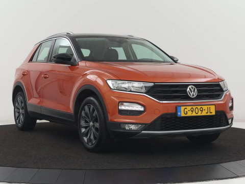 Volkswagen T-Roc 1.5 TSI Style Business | Trekhaak | Stoelverwarming | Camera | Carplay | Adaptive cruise | Navigatie | Parkeerhulp | DAB | Bluetooth | Climate control