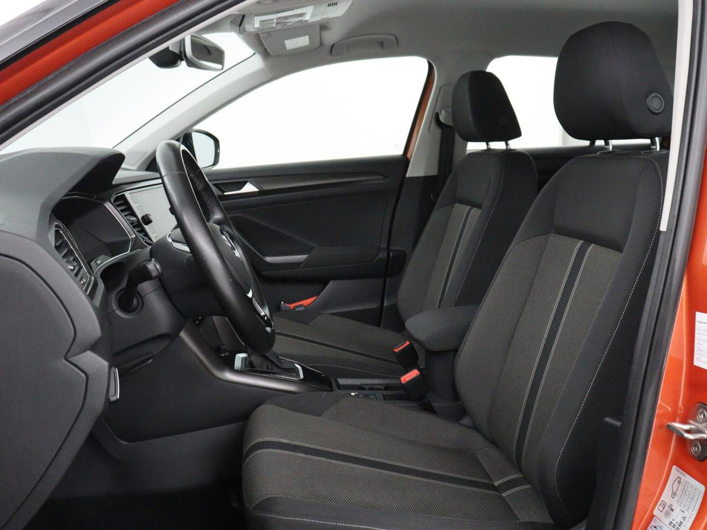 Volkswagen T-Roc 1.5 TSI Style Business | Trekhaak | Stoelverwarming | Camera | Carplay | Adaptive cruise | Navigatie | Parkeerhulp | DAB | Bluetooth | Climate control