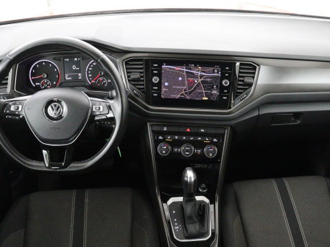 Volkswagen T-Roc 1.5 TSI Style Business | Trekhaak | Stoelverwarming | Camera | Carplay | Adaptive cruise | Navigatie | Parkeerhulp | DAB | Bluetooth | Climate control