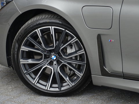 BMW 7 Serie 745e 394PK M-Sport / Individual / Laser / 360° / Harman Kardon