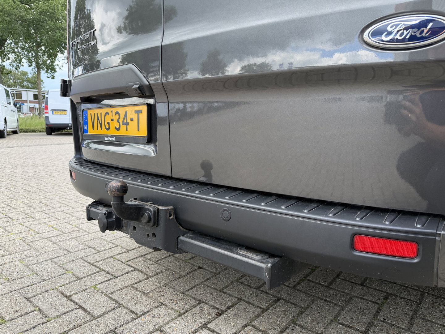 Ford Transit Custom 280 2.0 TDCI L1H1 Trend / vaste prijs rijklaar € 17.950 ex btw / lease vanaf € 302 / magnetic grey metallic / lichtmetalen velgen / airco / cruise / camera / trekhaak !