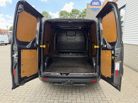 Ford Transit Custom 280 2.0 TDCI L1H1 Trend / vaste prijs rijklaar € 17.950 ex btw / lease vanaf € 302 / magnetic grey metallic / lichtmetalen velgen / airco / cruise / camera / trekhaak !