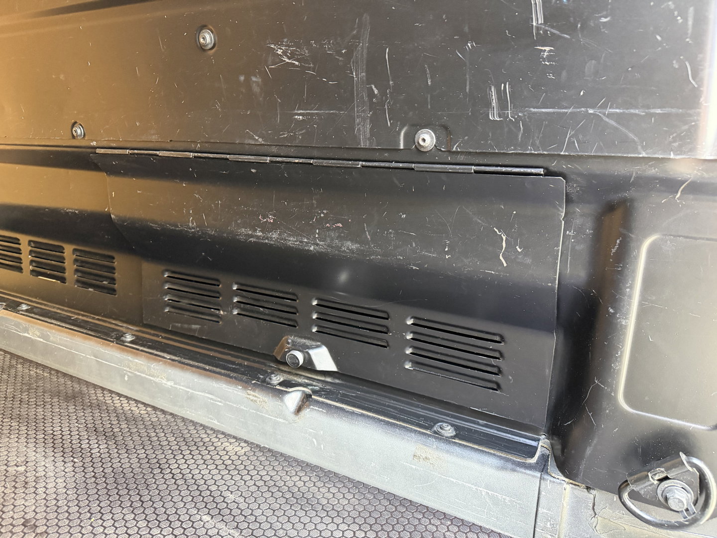 Ford Transit Custom 280 2.0 TDCI L1H1 Trend / vaste prijs rijklaar € 17.950 ex btw / lease vanaf € 302 / magnetic grey metallic / lichtmetalen velgen / airco / cruise / camera / trekhaak !