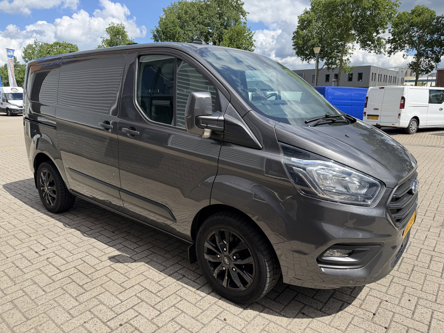 Ford Transit Custom 280 2.0 TDCI L1H1 Trend / vaste prijs rijklaar € 17.950 ex btw / lease vanaf € 302 / magnetic grey metallic / lichtmetalen velgen / airco / cruise / camera / trekhaak !