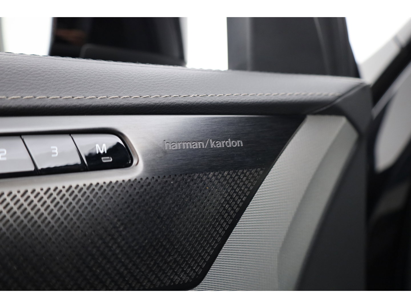 Volvo XC90 T8 Recharge Plus Dark | SOH 97,3% | Long Range | Pilot Assist | Memory seats | 4x Stoelverw. | H&K Audio | Leder | Nav + CarPlay | Keyless | 21''