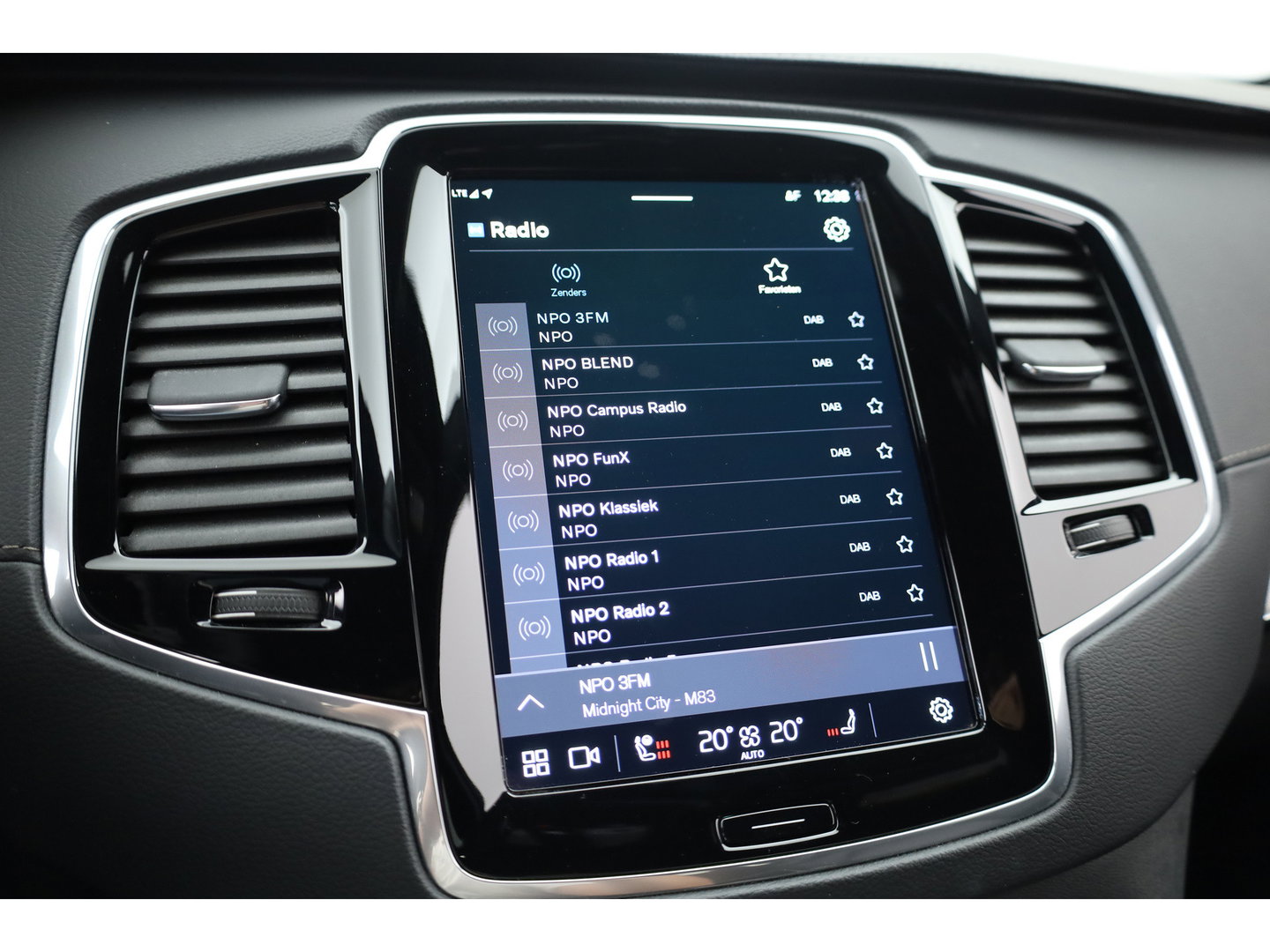 Volvo XC90 T8 Recharge Plus Dark | SOH 97,3% | Long Range | Pilot Assist | Memory seats | 4x Stoelverw. | H&K Audio | Leder | Nav + CarPlay | Keyless | 21''