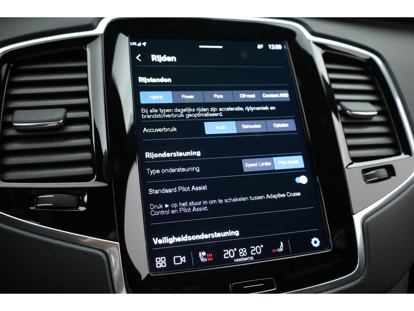 Volvo XC90 T8 Recharge Plus Dark | SOH 97,3% | Long Range | Pilot Assist | Memory seats | 4x Stoelverw. | H&K Audio | Leder | Nav + CarPlay | Keyless | 21''