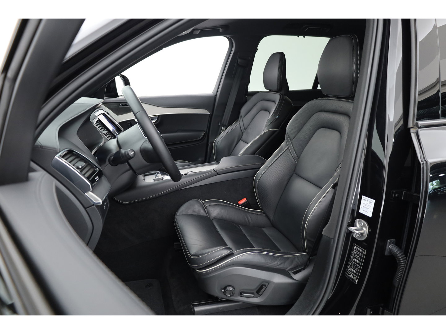 Volvo XC90 T8 Recharge Plus Dark | SOH 97,3% | Long Range | Pilot Assist | Memory seats | 4x Stoelverw. | H&K Audio | Leder | Nav + CarPlay | Keyless | 21''