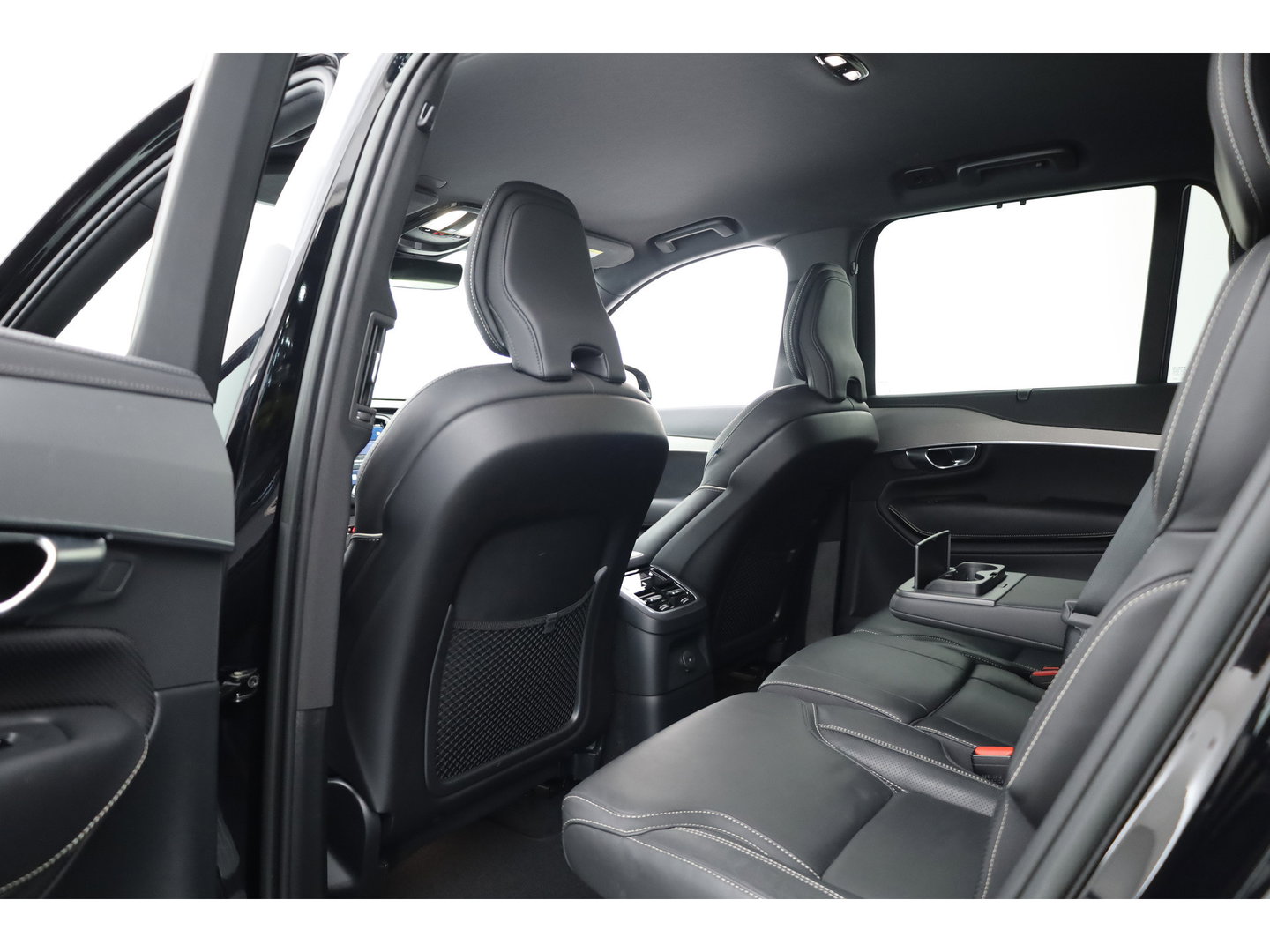 Volvo XC90 T8 Recharge Plus Dark | SOH 97,3% | Long Range | Pilot Assist | Memory seats | 4x Stoelverw. | H&K Audio | Leder | Nav + CarPlay | Keyless | 21''