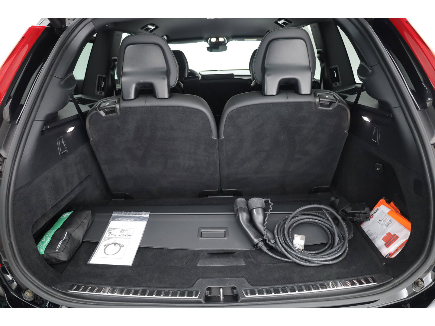 Volvo XC90 T8 Recharge Plus Dark | SOH 97,3% | Long Range | Pilot Assist | Memory seats | 4x Stoelverw. | H&K Audio | Leder | Nav + CarPlay | Keyless | 21''