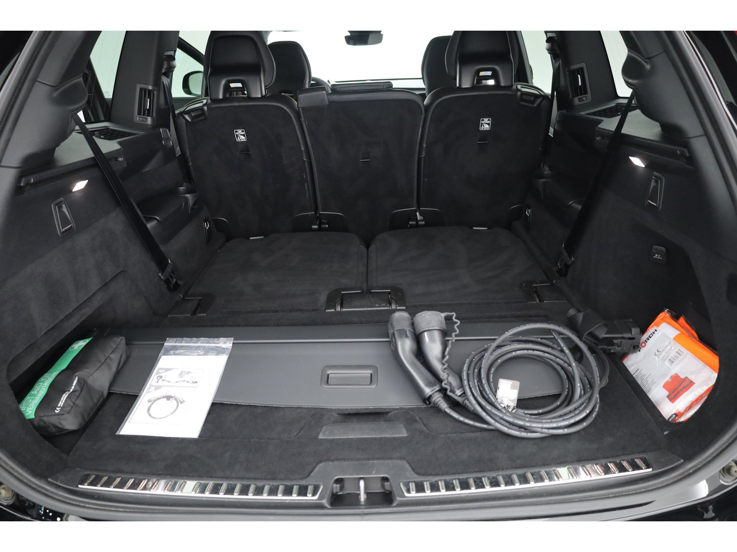 Volvo XC90 T8 Recharge Plus Dark | SOH 97,3% | Long Range | Pilot Assist | Memory seats | 4x Stoelverw. | H&K Audio | Leder | Nav + CarPlay | Keyless | 21''