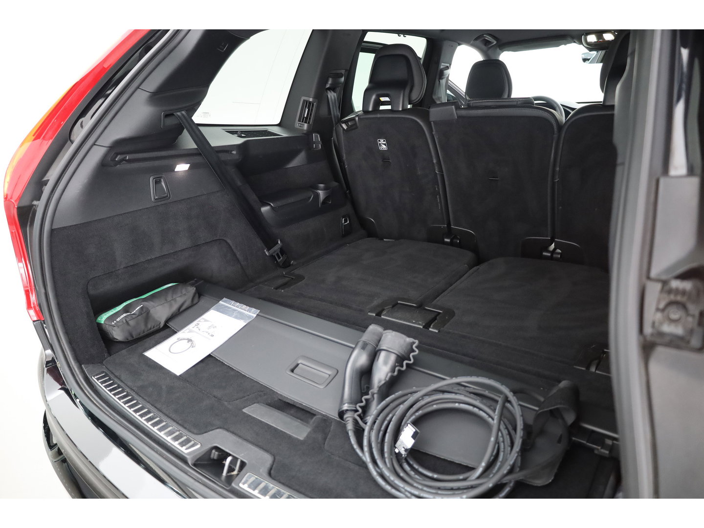 Volvo XC90 T8 Recharge Plus Dark | SOH 97,3% | Long Range | Pilot Assist | Memory seats | 4x Stoelverw. | H&K Audio | Leder | Nav + CarPlay | Keyless | 21''
