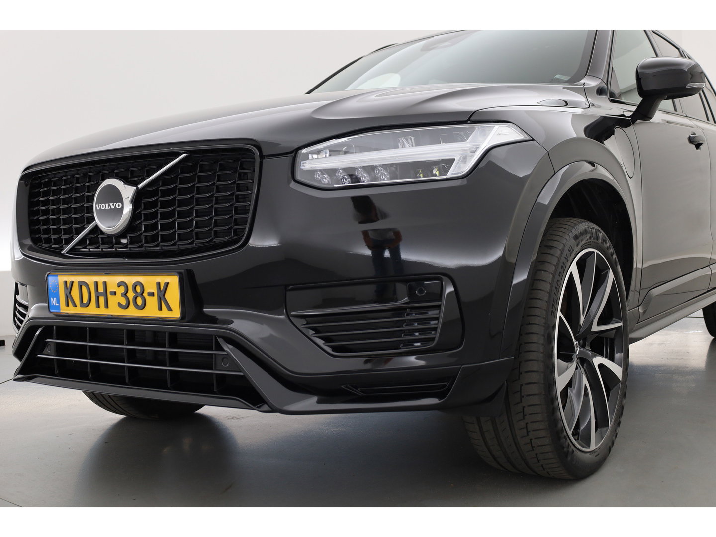 Volvo XC90 T8 Recharge Plus Dark | SOH 97,3% | Long Range | Pilot Assist | Memory seats | 4x Stoelverw. | H&K Audio | Leder | Nav + CarPlay | Keyless | 21''