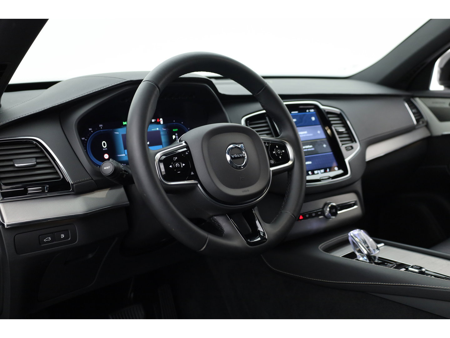 Volvo XC90 T8 Recharge Plus Dark | SOH 97,3% | Long Range | Pilot Assist | Memory seats | 4x Stoelverw. | H&K Audio | Leder | Nav + CarPlay | Keyless | 21''