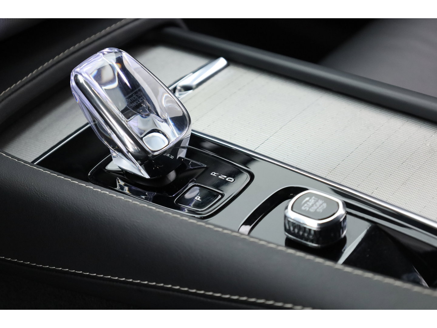Volvo XC90 T8 Recharge Plus Dark | SOH 97,3% | Long Range | Pilot Assist | Memory seats | 4x Stoelverw. | H&K Audio | Leder | Nav + CarPlay | Keyless | 21''