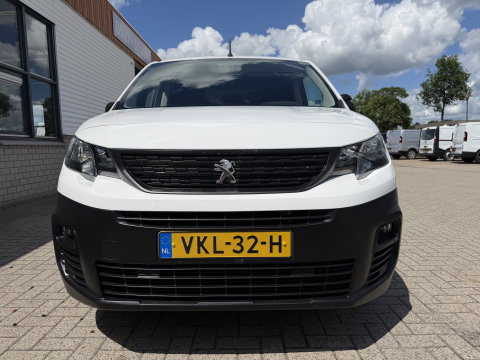 Peugeot Partner 1.2 PureTech Premium / vaste prijs rijklaar € 11.750 ex btw / lease vanaf € 198 / airco / cruise control / benzine grijs kenteken / pdc achter / raam in de schuifdeur