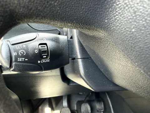 Peugeot Partner 1.2 PureTech Premium / vaste prijs rijklaar € 11.750 ex btw / lease vanaf € 198 / airco / cruise control / benzine grijs kenteken / pdc achter / raam in de schuifdeur