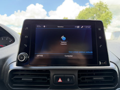 Peugeot Partner 1.2 PureTech Premium / vaste prijs rijklaar € 11.750 ex btw / lease vanaf € 198 / airco / cruise control / benzine grijs kenteken / pdc achter / raam in de schuifdeur