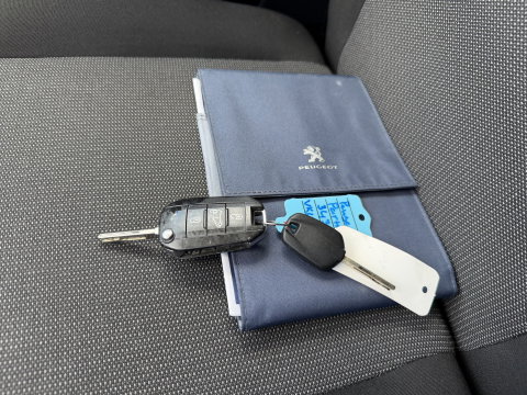 Peugeot Partner 1.2 PureTech Premium / vaste prijs rijklaar € 11.750 ex btw / lease vanaf € 198 / airco / cruise control / benzine grijs kenteken / pdc achter / raam in de schuifdeur