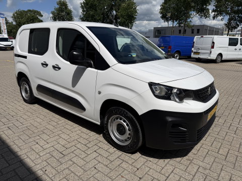 Peugeot Partner 1.2 PureTech Premium / vaste prijs rijklaar € 11.750 ex btw / lease vanaf € 198 / airco / cruise control / benzine grijs kenteken / pdc achter / raam in de schuifdeur