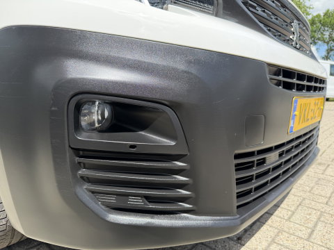 Peugeot Partner 1.2 PureTech Premium / vaste prijs rijklaar € 11.750 ex btw / lease vanaf € 198 / airco / cruise control / benzine grijs kenteken / pdc achter / raam in de schuifdeur