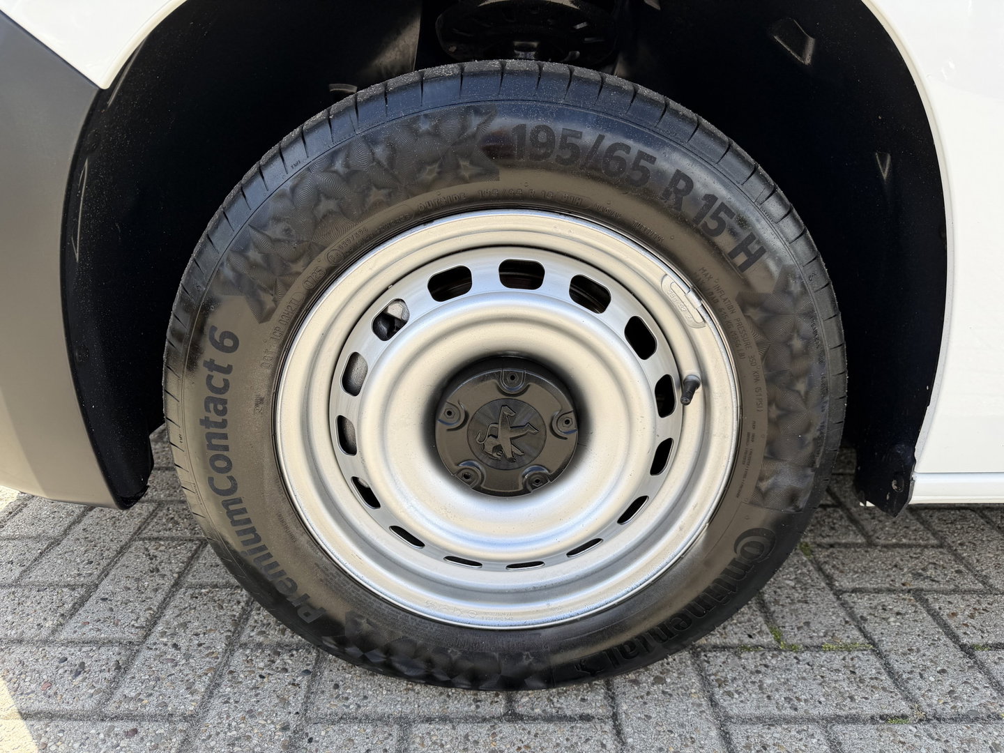 Peugeot Partner 1.2 PureTech Premium / vaste prijs rijklaar € 11.750 ex btw / lease vanaf € 198 / airco / cruise control / benzine grijs kenteken / pdc achter / raam in de schuifdeur