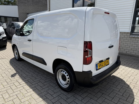 Peugeot Partner 1.2 PureTech Premium / vaste prijs rijklaar € 11.750 ex btw / lease vanaf € 198 / airco / cruise control / benzine grijs kenteken / pdc achter / raam in de schuifdeur