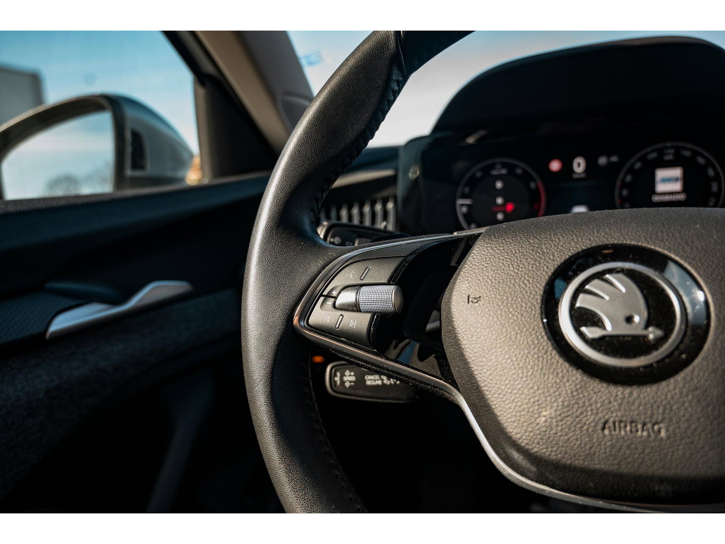 Škoda Superb Combi 1.5 TSI MHEV First Edition | TREKHAAK | CAMERA | LED | ALL SEASON BANDEN