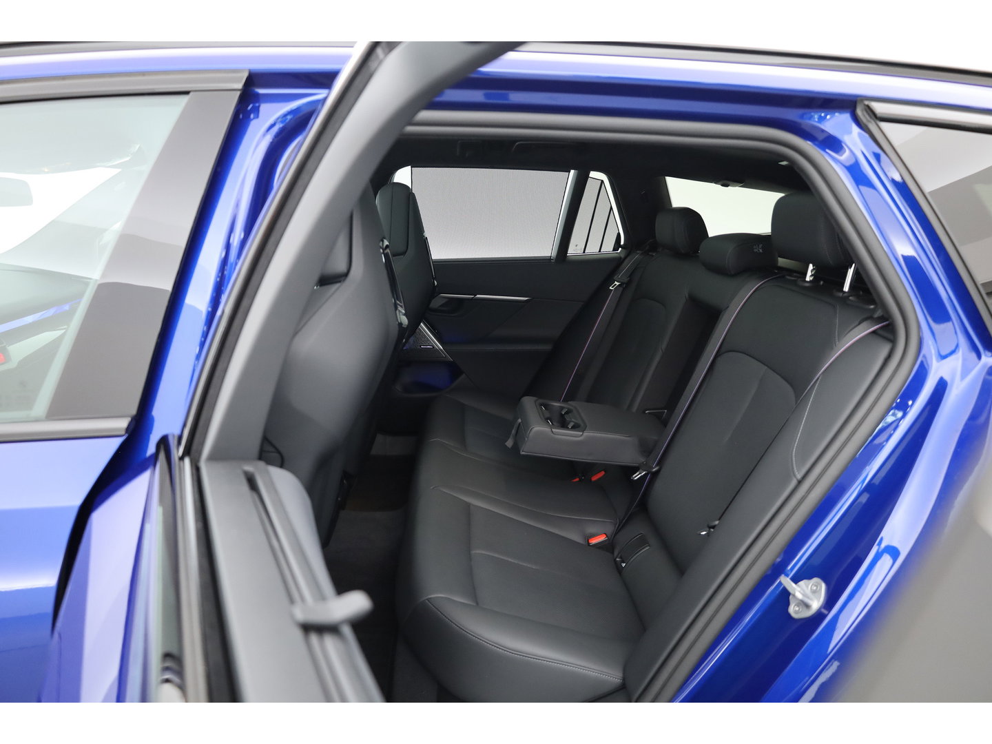BMW 5 Serie Touring M5 727pk | Rijklaar! | Ultimate Pack | Keramisch | Bowers & Wilkins | M Marina Bay | Pano | Carbon