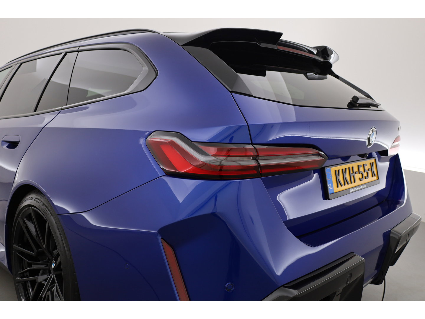 BMW 5 Serie Touring M5 727pk | Rijklaar! | Ultimate Pack | Keramisch | Bowers & Wilkins | M Marina Bay | Pano | Carbon