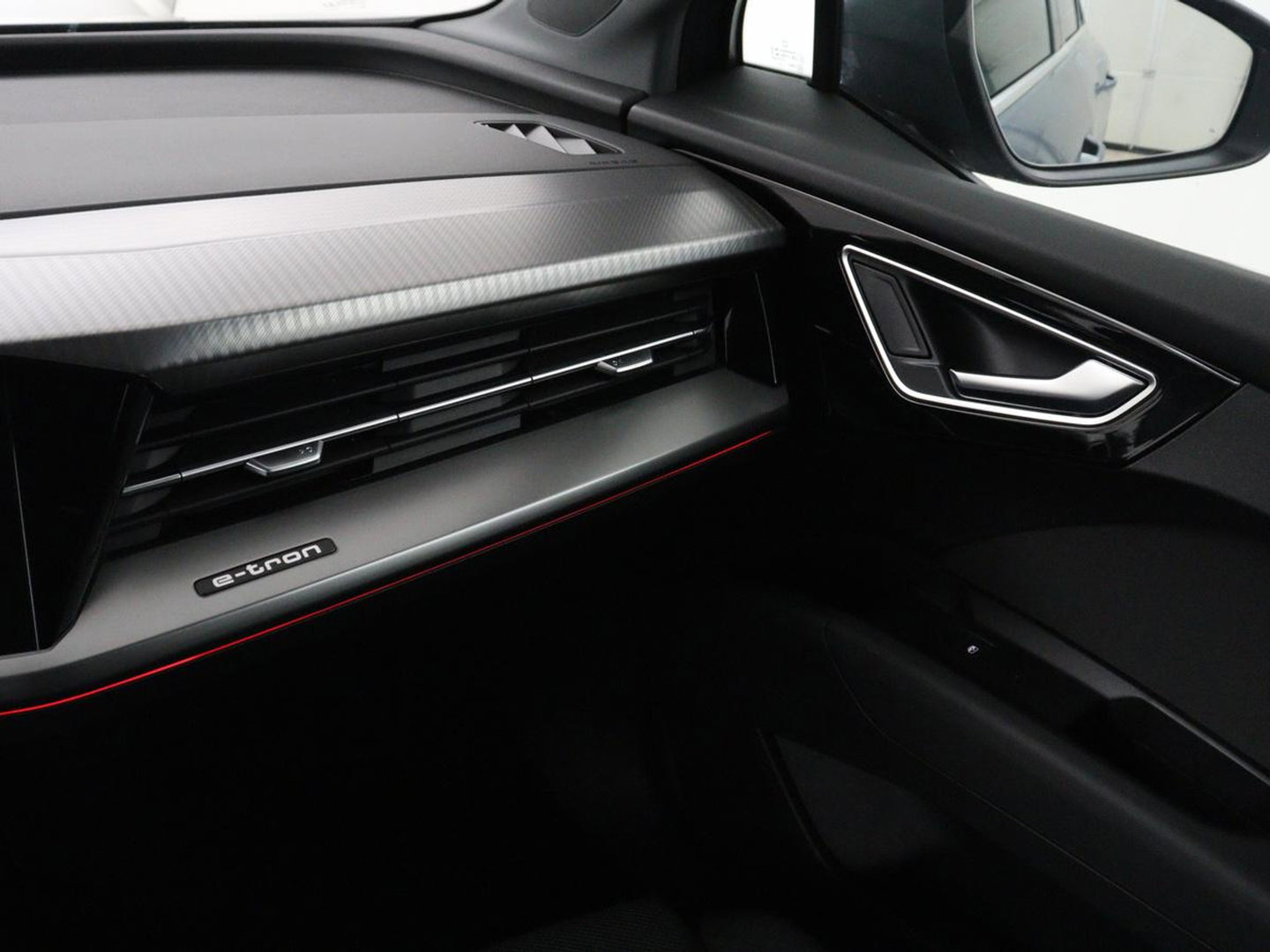 Audi Q4 e-tron 35 Launch edition Advanced 55 kWh | SOH 91% | Carplay | Stoelverwarming| Matrix LED | DAB | Cruise control | Parkeerhulp | Virtual cockpit | Navigatie