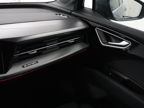 Audi Q4 e-tron 35 Launch edition Advanced 55 kWh | SOH 91% | Carplay | Stoelverwarming| Matrix LED | DAB | Cruise control | Parkeerhulp | Virtual cockpit | Navigatie