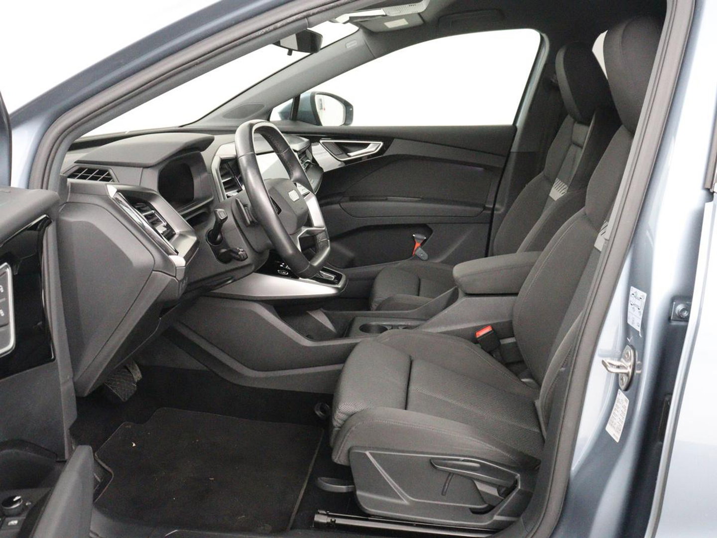 Audi Q4 e-tron 35 Launch edition Advanced 55 kWh | SOH 91% | Carplay | Stoelverwarming| Matrix LED | DAB | Cruise control | Parkeerhulp | Virtual cockpit | Navigatie