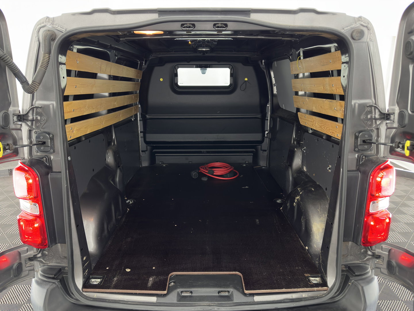 Peugeot e-Expert Standard Premium 75 kWh [3-Fase] {SOH-94%} Aut. *CARPLAY | CAMERA | AIRCO | COMFORT-SEATS | DAB+ | PDC | CRUISE*