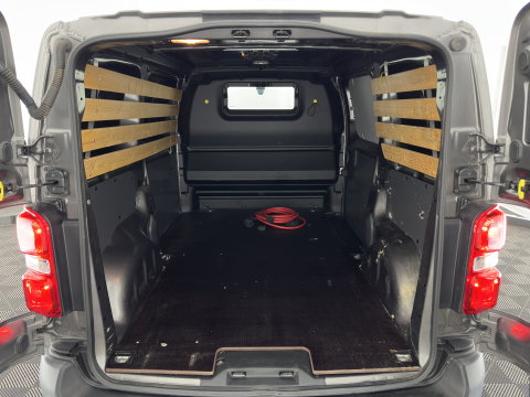 Peugeot e-Expert Standard Premium 75 kWh [3-Fase] {SOH-94%} Aut. *CARPLAY | CAMERA | AIRCO | COMFORT-SEATS | DAB+ | PDC | CRUISE*