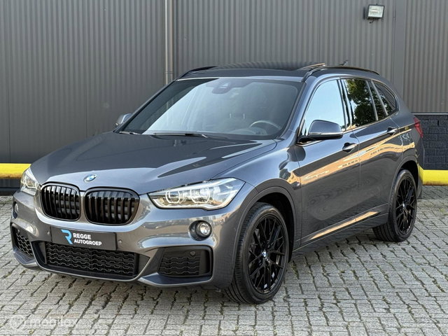 BMW X1 - xDrive20i M-Pakket PANORAMADAK | NIEUWSTAAT