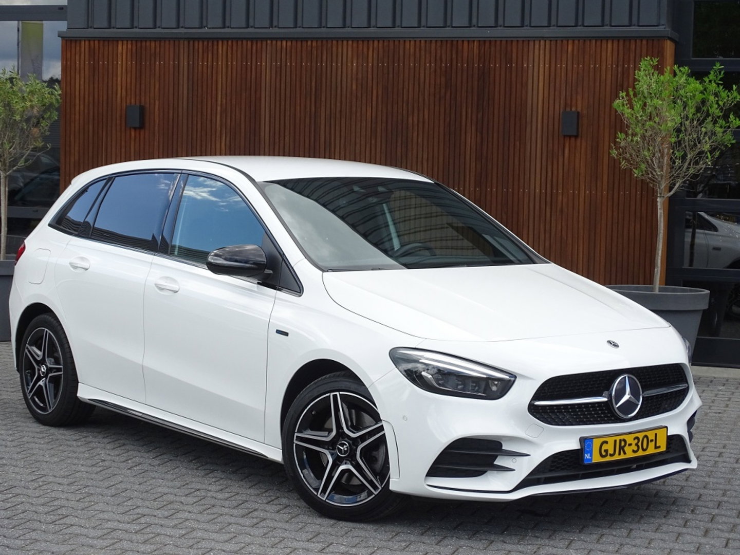 Mercedes-Benz B-Klasse 250e 218PK automaat / AMG Line / 2021 / LED