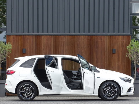 Mercedes-Benz B-Klasse 250e 218PK automaat / AMG Line / 2021 / LED