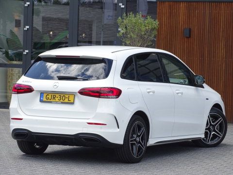 Mercedes-Benz B-Klasse 250e 218PK automaat / AMG Line / 2021 / LED