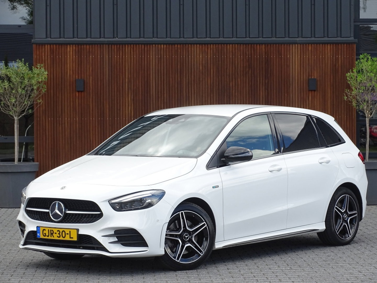 Mercedes-Benz B-Klasse 250e 218PK automaat / AMG Line / 2021 / LED