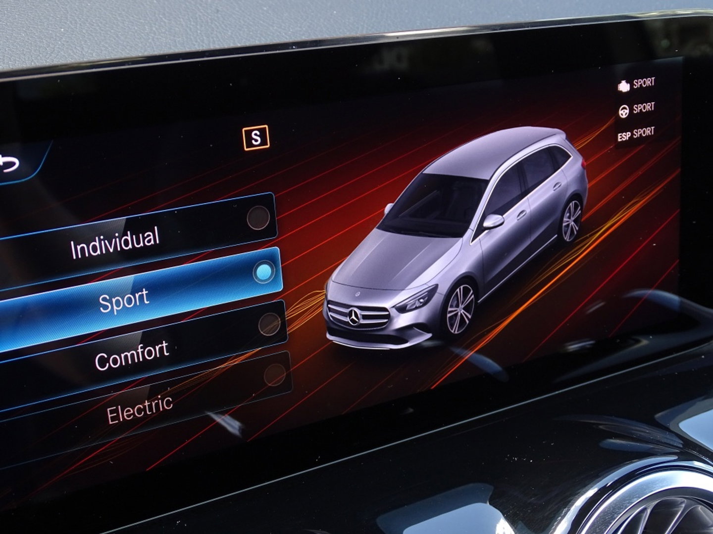 Mercedes-Benz B-Klasse 250e 218PK automaat / AMG Line / 2021 / LED